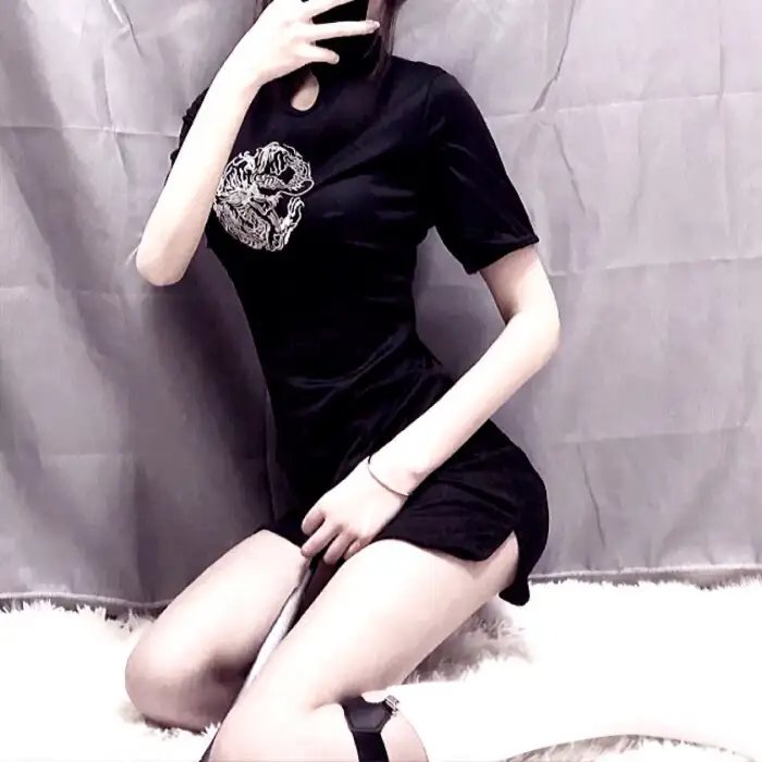 伊莱克特勒滑翔在蓝天